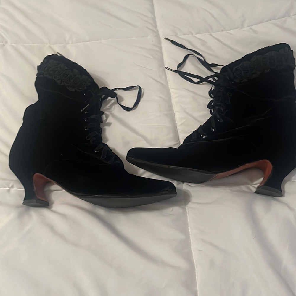 Black lace up low heel boots size 7 slightly worn